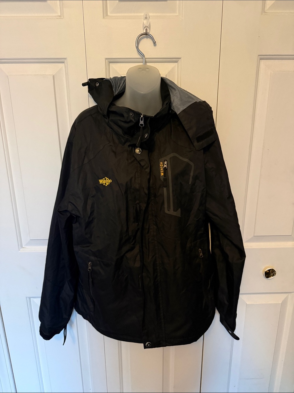 Wantdo Sz M Men's Black Ski & Snowboard Jacket with Yellow Logo Accent BL5